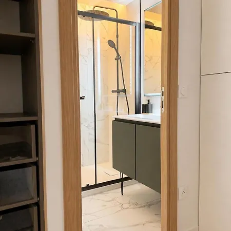 Chic 1br Near Le Marais, Modern, Calm, Parijs